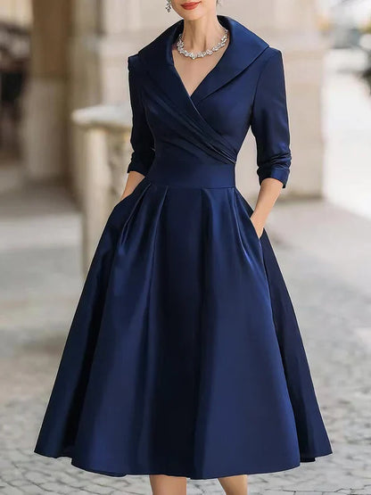 Vestido midi de satén de inspiración vintage con cuello drapeado